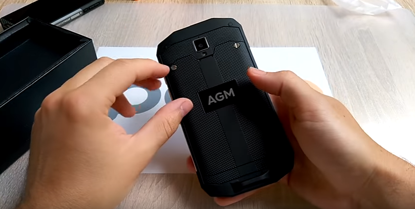 Odolný telefon AGM A8